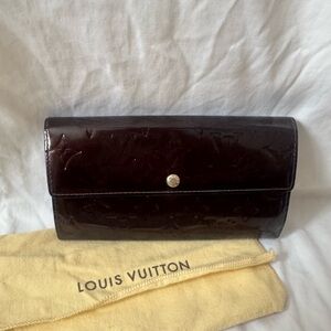 Louis Vuitton Monogram Vernis Burgundy Sarah Long Wallet w/ Dust Bag